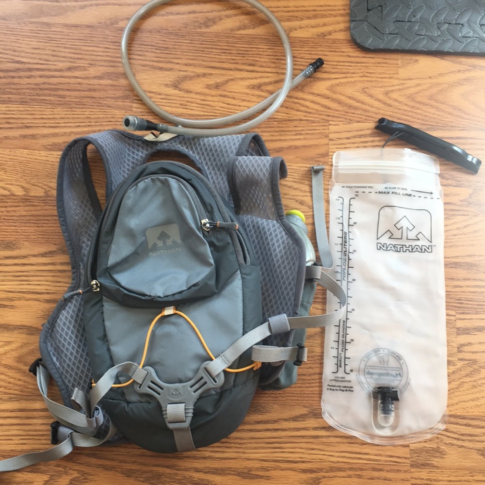 Nathan 2 Liter Hydration Vest